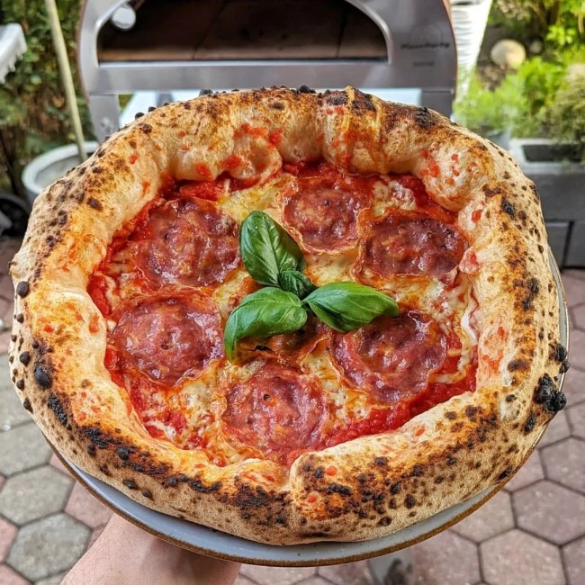 Stor utomhus gasdriven pizzaugn mobil Emozione Pizza Party 2 pizza