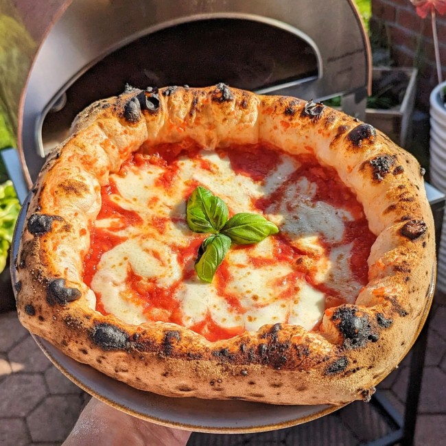 Stor utomhus gasdriven pizzaugn mobil Emozione Pizza Party 2 pizza