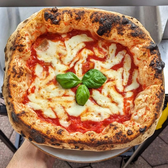 Stor utomhus gasdriven pizzaugn mobil Emozione Pizza Party 2 pizza
