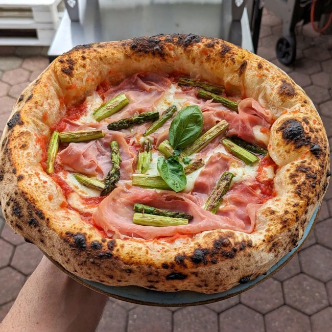 Stor utomhus gasdriven pizzaugn mobil Emozione Pizza Party 2 pizza