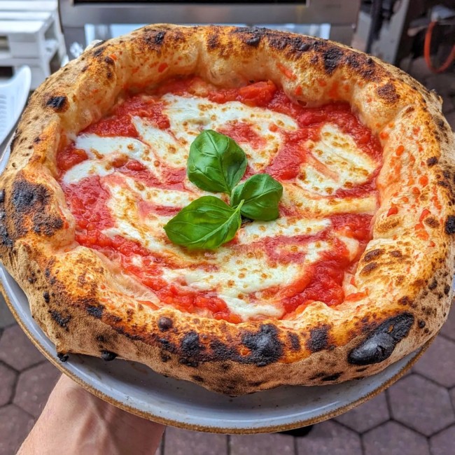 Duży mobilny piec do pizzy na gaz na zewnątrz Emozione Pizza Party 2 pizze