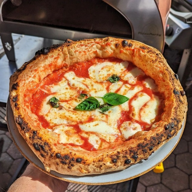 Stor utomhus gasdriven pizzaugn mobil Emozione Pizza Party 2 pizza