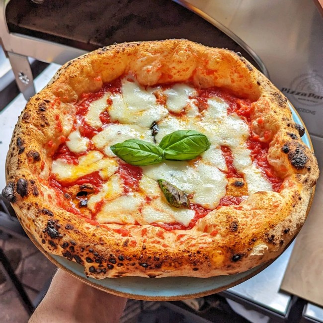 Stor utomhus gasdriven pizzaugn mobil Emozione Pizza Party 2 pizza
