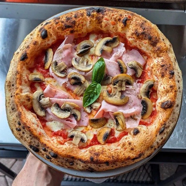 Il più grande forno a gas da 2 pizze per uso esterno Emozione leggero e facile da usare