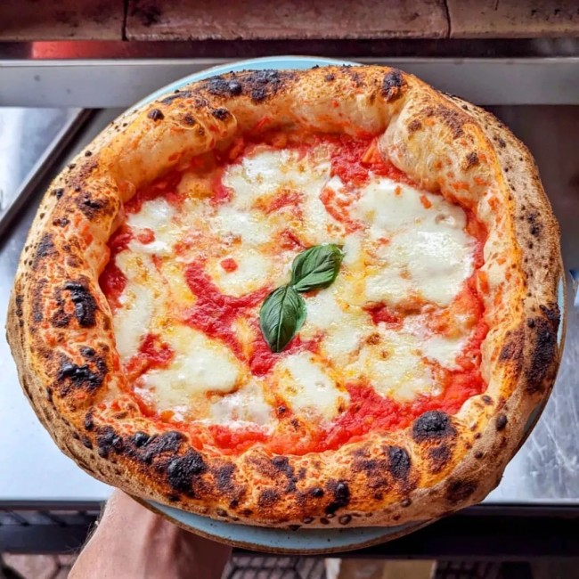 Stor utomhus gasdriven pizzaugn mobil Emozione Pizza Party 2 pizza