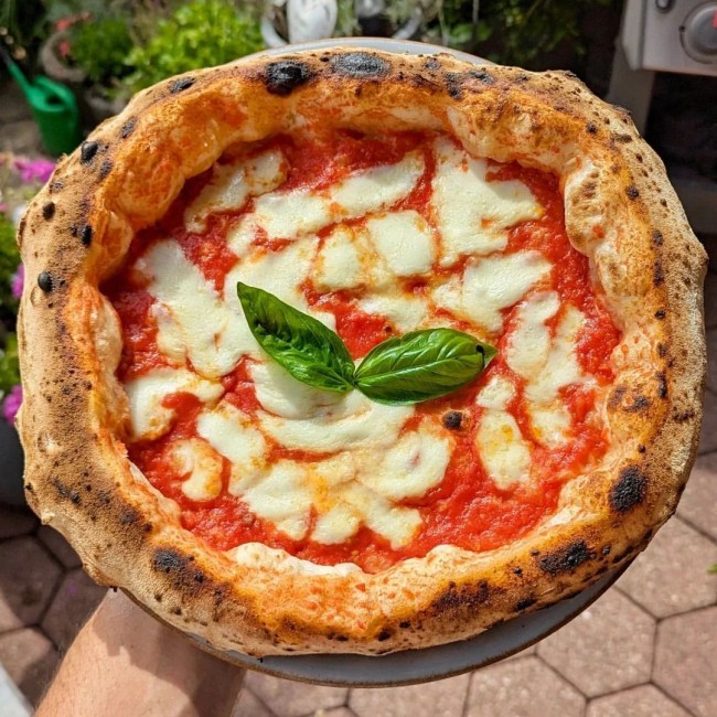 Large outdoor gas fired pizza oven mobile Emozione Pizza Party 2 pizza