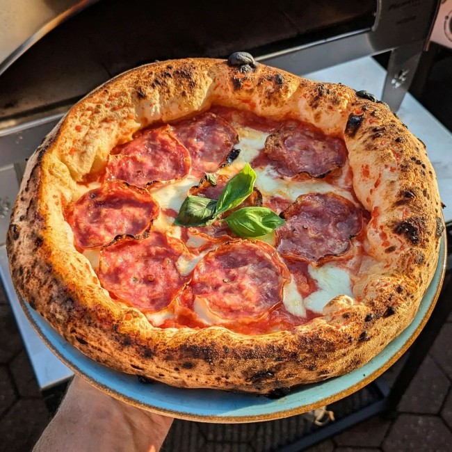 Large outdoor gas fired pizza oven mobile Emozione Pizza Party 2 pizza