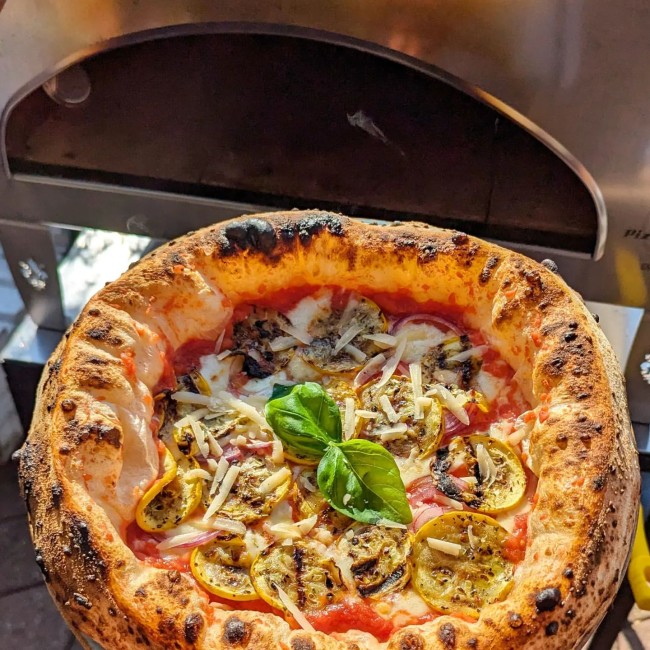 Stor utomhus gasdriven pizzaugn mobil Emozione Pizza Party 2 pizza