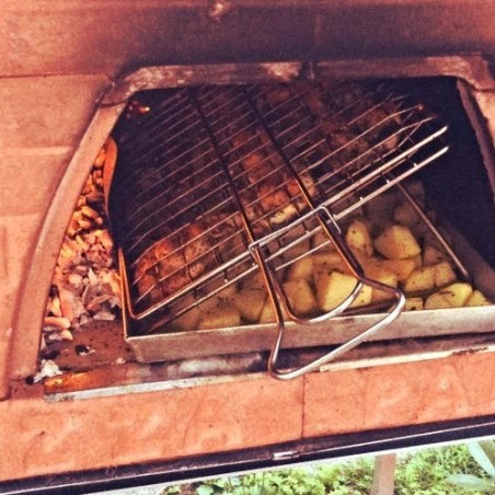 Lutande BBQ - hur man grillar hemma i vedeldad pizzaugn