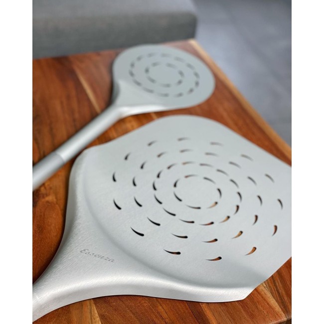 Pelle à pizza ronde 18cm PERFORÉE entièrement en aluminium très léger et flexible