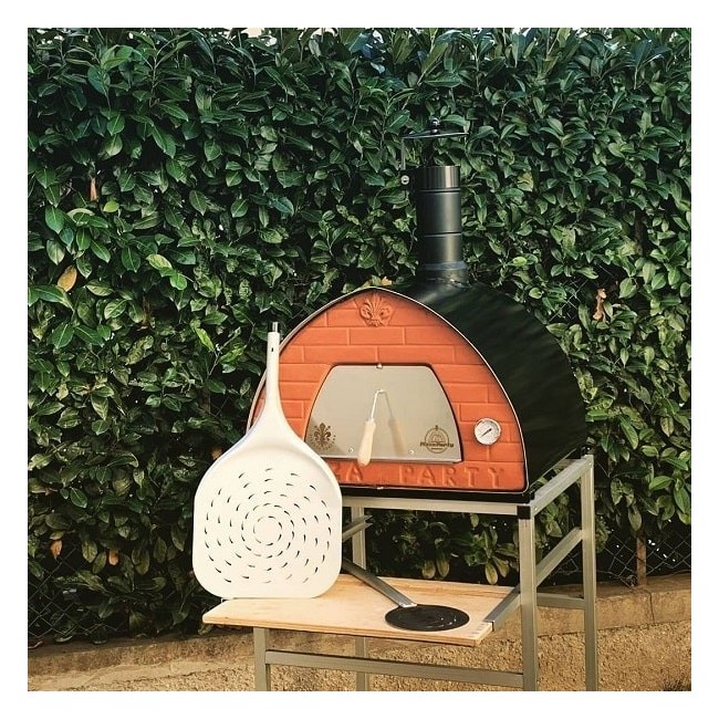 Wood fired pizza oven